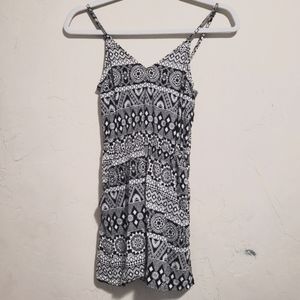 H&M XS Divided black white geometric patterned shortsuit summer romper size 0